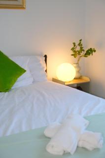 A2 Airport 2BR Haven - Garden & Parking - Perth - 5