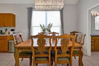 8157 SUN PALM DR 6BED - 6