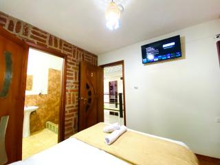 Habitaciónes Matrimoniales en Baños de Agua Santa con baño privado - Baños - 5