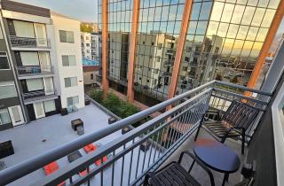 Resort style 1 King and Twin Apt w Gym Pool Hot Tub - 4