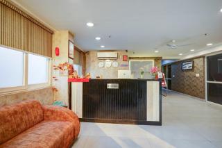 Hotel Red York By Byob Hotels - Noida - 6