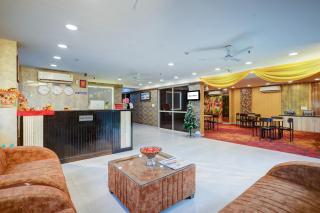 Hotel Red York By Byob Hotels - Noida - 7