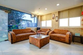 Hotel Red York By Byob Hotels - Noida - 8
