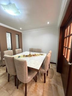 Enorme casa 8 camas excelente ubicación - 1