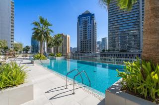 Free housekeeping visits during your stay - StayShort - 3 Bedroom Apartment in Sterling West with Full Burj Khalifa Views - 9