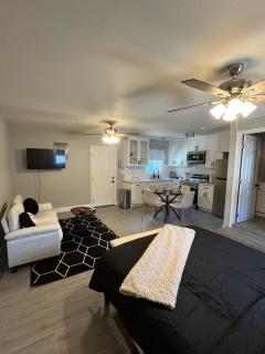 Fully Furnished Cozy Studio - Modesto - 3