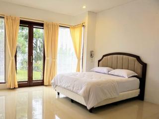 Family Only Homey Villa with Mountain View - De Reiz Cemara Syariah 3BR - Bandung - 1