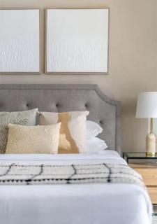 Luxury Studio Apartment With Canal View & Seaview - 5