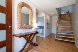 Chic Coastal Home on Orealla - 8