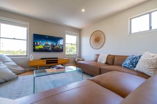 Chic Coastal Home on Orealla - Sunrise Beach - 4