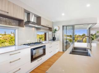 Chic Coastal Home on Orealla - Sunrise Beach - 3