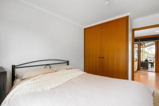 Bells Beach Spacious 2-Acre 5BR Retreat - with Hot Tub - 1