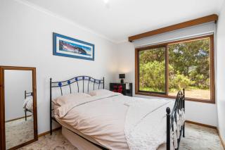 Bells Beach 5BR Retreat in quiet peaceful spaces- with Hot Tub - 2