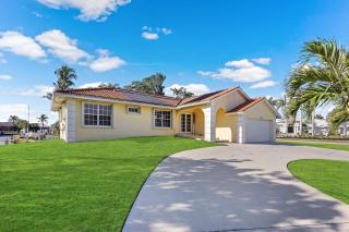 Pet-friendly waterfront with pool and steps to beach - 0