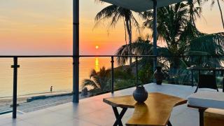 The White House Beachfront Apartments - 3