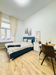 Lovely 5BR Apartment, Only 10Min Walk to Matzleinsdorfer Platz - Wenen - 0