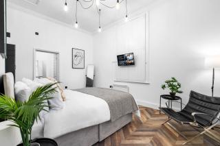 Modern 2 Bedroom Apartment - Wolverhampton Centre - Gated Development 3CH - 6