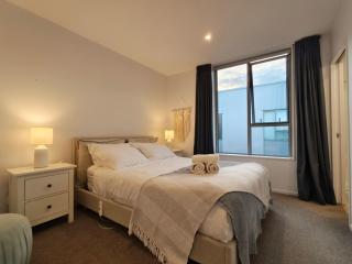 CBD 2 Bed 2 Bath Parkside Retreat With FreeParking - Christchurch - 2