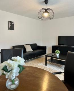 Central 5-Bed Apartment, A46 & Central Station & Wi-Fi - Wuppertal - 0