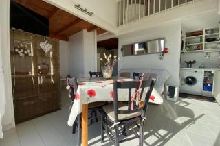 A balcony overlooking the sea - 7