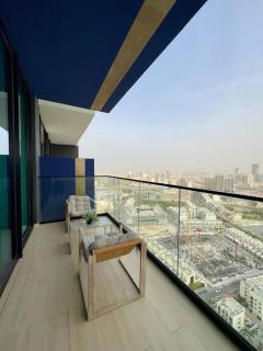 Premium 1br In Jvc Pool, Balcony & Parking - 7