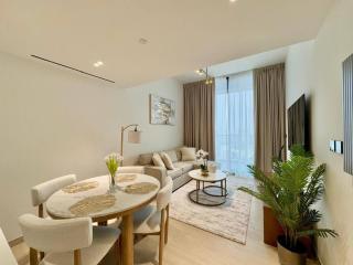 Premium 1br In Jvc Pool, Balcony & Parking - 9