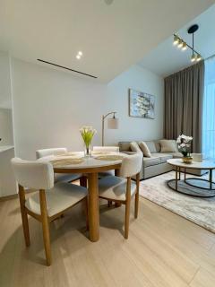 Premium 1br In Jvc Pool, Balcony & Parking - 5