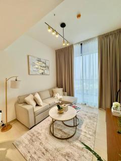 Premium 1br In Jvc Pool, Balcony & Parking - 1