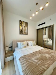 Premium 1br In Jvc Pool, Balcony & Parking - 8