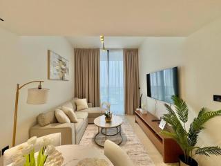 Premium 1br In Jvc Pool, Balcony & Parking - 4