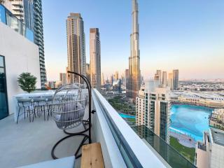 Unique Burj Khalifa View 3BR Condo On Top Floor - Dubai - 9