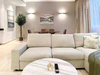 Upgraded 1BR Paradise With Private Garden - Oceana - Dubai - 2