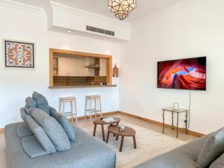 Upgraded 2BR apartment at the beach - Shoreline 1 - Dubai - 4