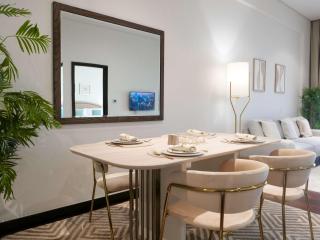 Elegant 1BR Full Palm View Apartment at 5 Star Resort - 2