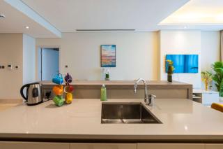 Spacious beachfront 2 bedroom apartment - The 8 - 5