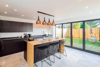 Luxury Living with Parking, Netflix, Gaming, Long Stay Savings - Cardiff - 5