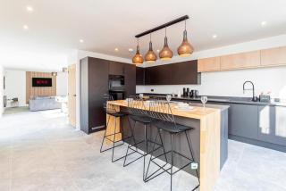 Luxury Living with Parking, Netflix, Gaming, Long Stay Savings - Cardiff - 4
