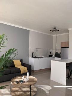 Luxury Apartment overlooking Iconic Table Mountain - Cape Town - 5