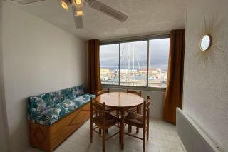 Apartment with harbor and pond view - 7