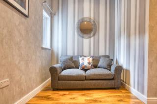 Suite 3 - 1 Bed Apartment King Size Bed - Lincoln - 7