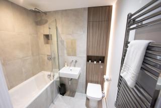 Space Apartments - Two Bed Central Brentwood Apartment With Parking - 26 - Brentwood - 1