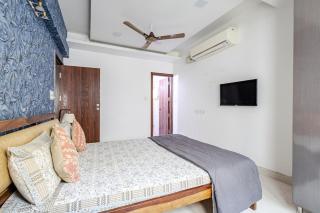 1 BHK, 2 Bthroms in Vasant kunj - New Delhi - 9