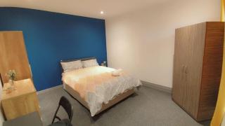 Double-Bedroom in the Heart of Eccles Manchester Perfect for Short Stays - Manchester - 1