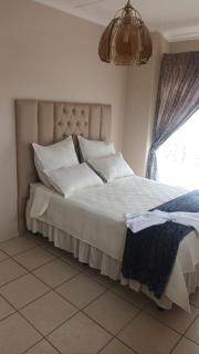 Snooze Guesthouse - Roodepoort - 6