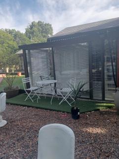 Majestic Manor Guesthouse & Coffee Shop - Bloemfontein - 1