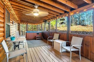 Stunning Cabin W Hot Tub, Pool Table, Arcades - 5