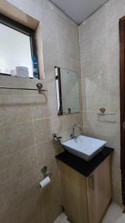 Sam's Studio 11 - Kisumu - 8