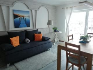 Stylish & Spacious Apartment with Patio - Stams - 3
