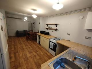 Double-Bed Manchester Close To Bolton City Centre C2 - - 2