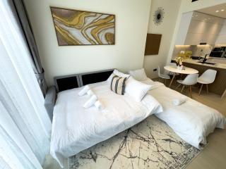 Cozy 1BR in JVC- Netflix, Pool, Pet Free - 2